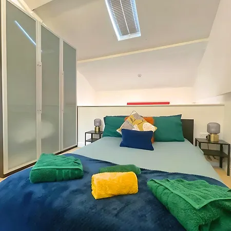 Apartment Vibrant Loft In Grade Ii Listed Georgian Building