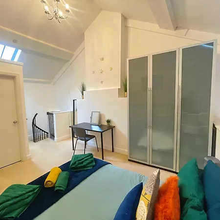 Vibrant Loft In Grade Ii Listed Georgian Building Apartment *